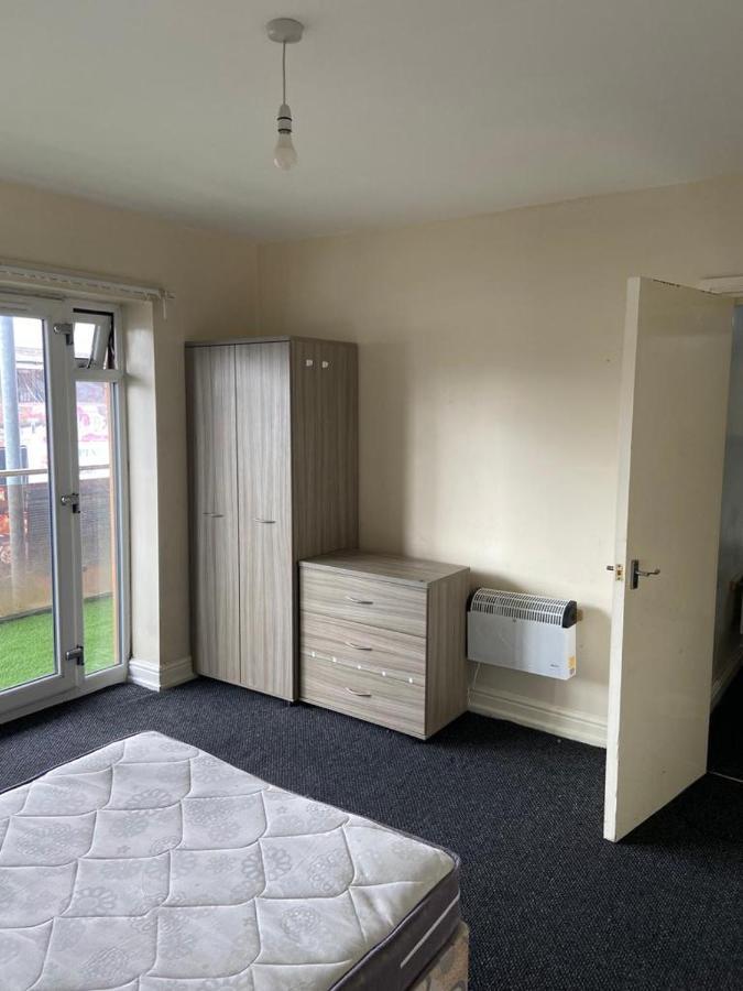 Cosy Living Apartment Camberley Bagian luar foto
