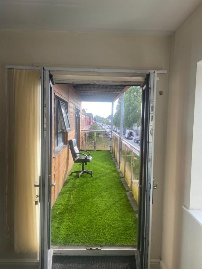 Cosy Living Apartment Camberley Bagian luar foto
